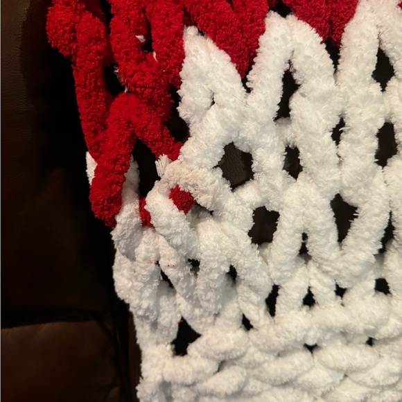 Hand Crafted Chunky Knit Blanket - Picture 9 of 10